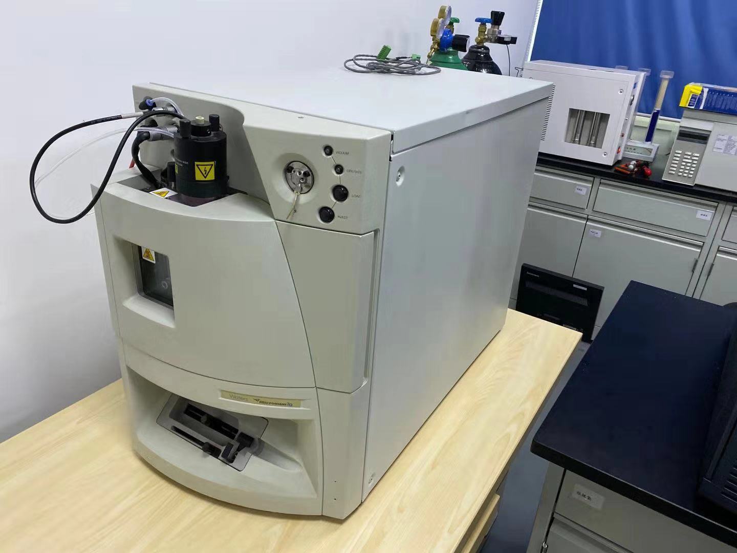 Quality control laboratory instruments